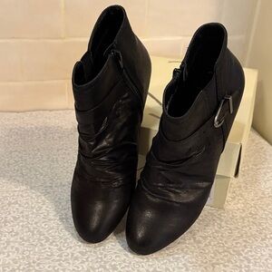 Kim Rogers Tallon Black Ankle Booties with Buckle Zipper Side